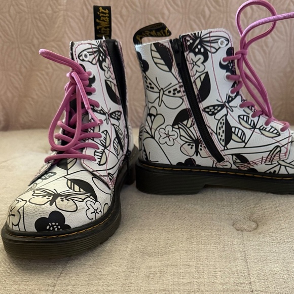 Doc Martens size 5 - Picture 1 of 3